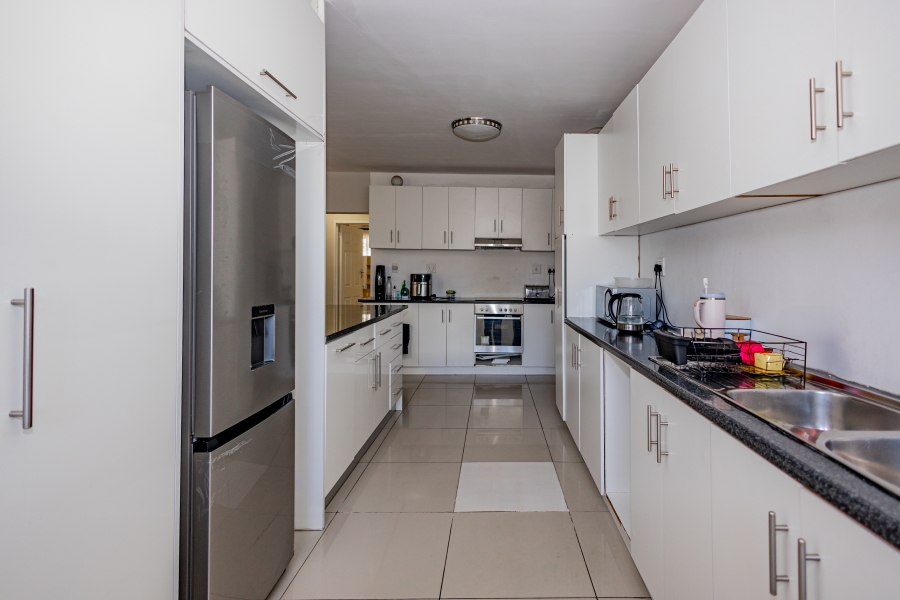 6 Bedroom Property for Sale in Sanddrift Western Cape